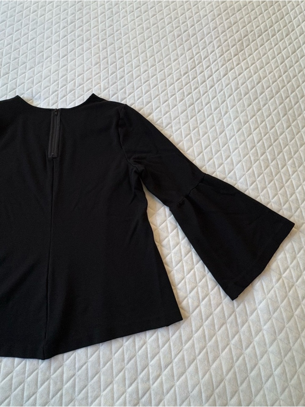Cabi Boho Top Its A Party Ponte Long Flare Bell Sleeve Blouse Black Size Large - Picture 7 of 15